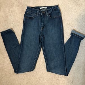 Levi High-Rise jeans 👖